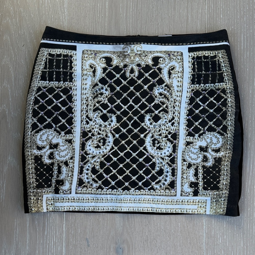 Vero Moda Black and Gold Patterned Mini Skirt